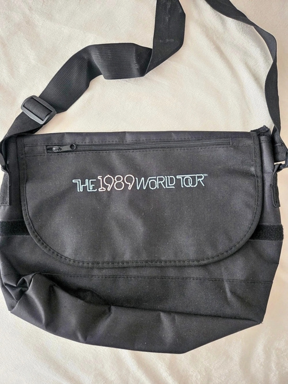 Taylor Swift 1989 World Tour VIP Exclusive Messenger Bag
